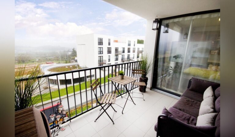 4 Minimal Balcony Setup Styles Trending This Year